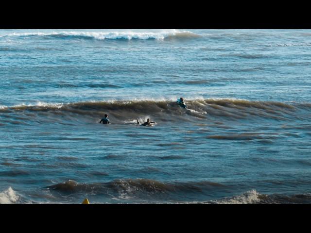 MAUVAISES CONDITIONS : TU DOIS SURFER