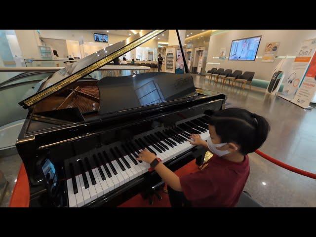 A chance for public piano at Nakornthon Hospital. (PianoCoverByARF)