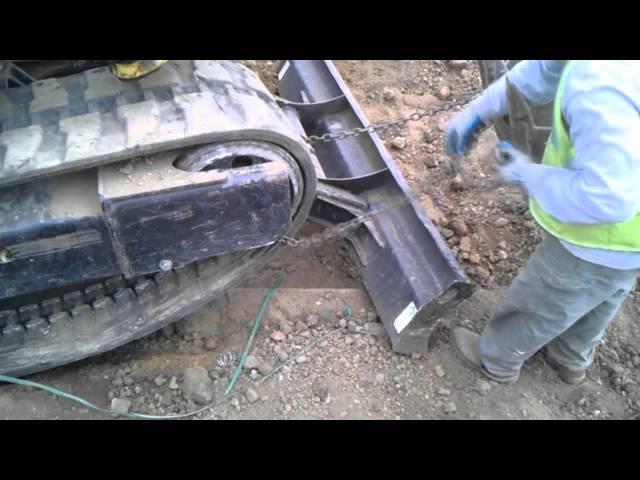 How to Fix the Tracks on a Mini Excavator