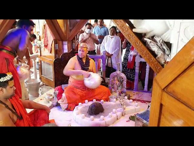 SHIV JI ABHISHEK BY PUJYA GURUJI SWAMI KAILASHANAND GIRI JI MAHARAJ