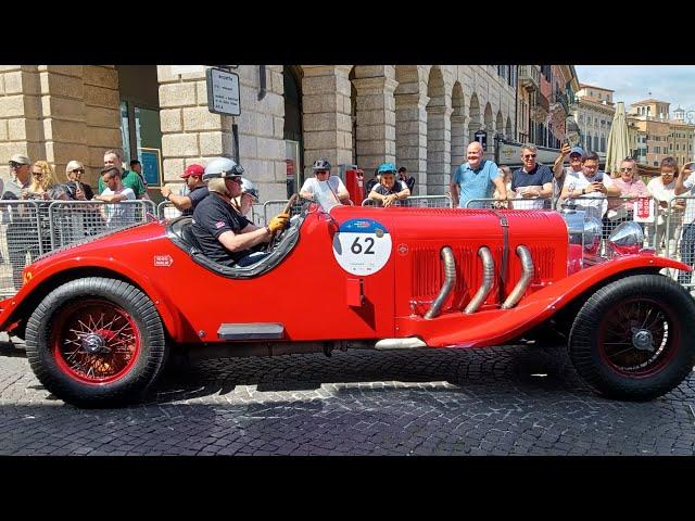 1000 Miglia 2023 – Passaggio delle auto storiche in Piazza Bra a Verona