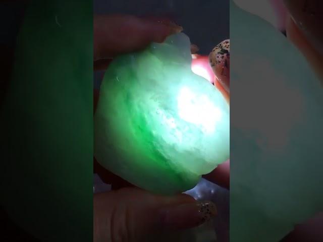 翡翠賭石：平平無奇的石頭蛻變珠寶飾品，分享翡翠原石加工成品出貨過程/翡翠原石/緬甸翡翠/翡翠直播
