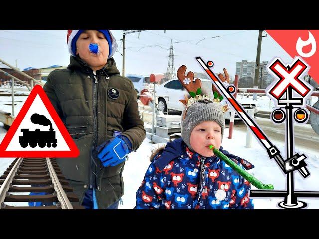 Новогодний жд переезд со шлагбаумом и барьерами/ новогодний железнодорожный квест