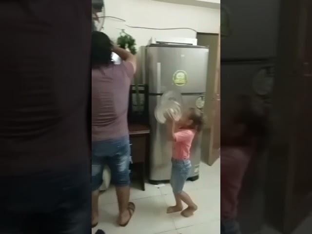 العيال اما يعملوا مقلب صابون هههههه