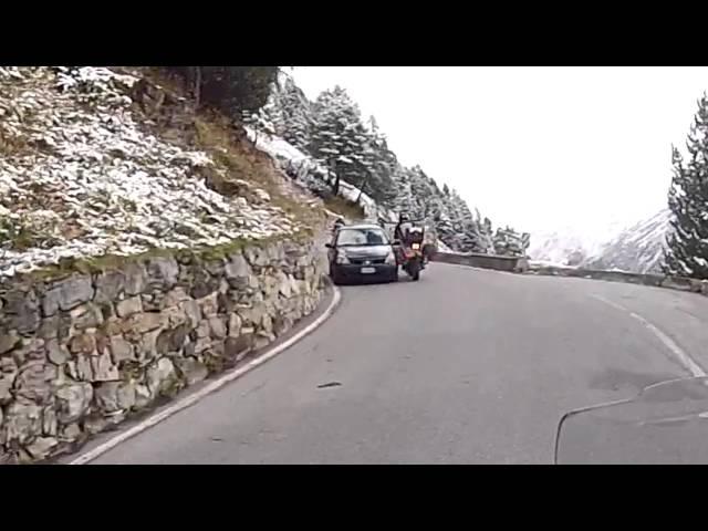 Motorcycle crash on the Stelvio Pass - Why taking bends the right way is important.