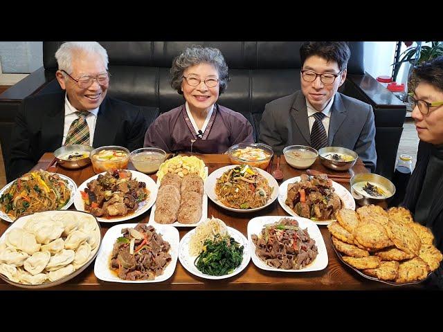 2024 Lunar New Year holiday food all-out (rice cake soup, japchae, bulgogi, mung bean pancake, porK)