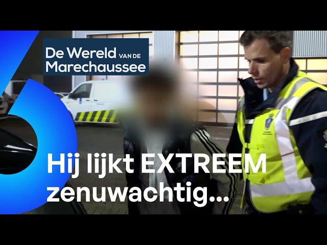 Jongen met FLINKE ZAK DRUGS OP ZAK doet MOEILIJK | De Wereld van de Marechaussee #AFL1