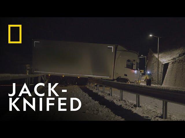 Rescuing a Jack-Knifed 45 Ton Truck | Ice Road Rescue | National Geographic UK