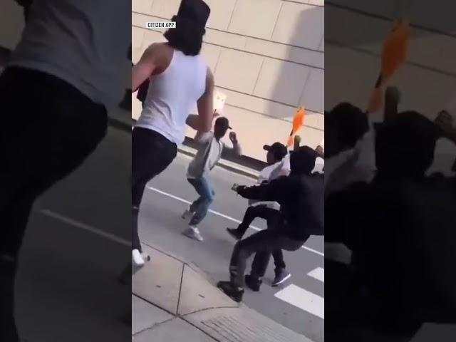 Wild KNIFE FIGHT in Chicago between several men near Magnificent Mile