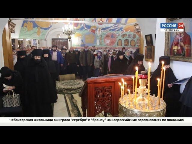 Православные верующие отмечают Сретение Господне