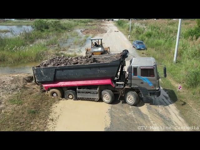 Incredible KOMATS'u Bulldozer Pushing And Big Dump Truck Unloading Soil Into Water