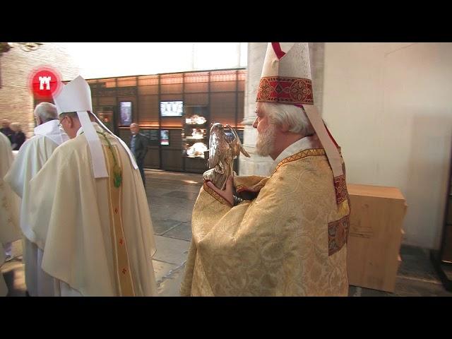 Volle grote Sint Laurens Kerk beleeft zeldzame Hoogmis