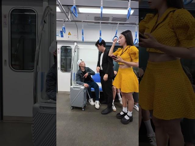 Girl ignored by boy on train [CONDA NGUYEN] #condanguyen #kindness #goodman #help #respect #train