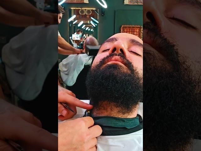 He is a BEARD ARCHITECT !       #asmr #barber