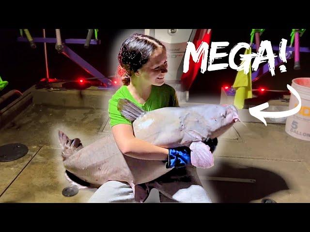 "YOUNG LADY" Catches MASSIVE River Blue Catfish (Can not Believe She Lifted that Fish UP!!)