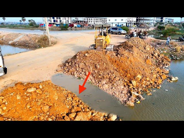 Start Project Bulldozer D31P & Truck 5Ton Good cooperation in filling the flooded area