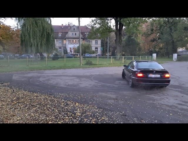 BMW E46 323i drift burnout