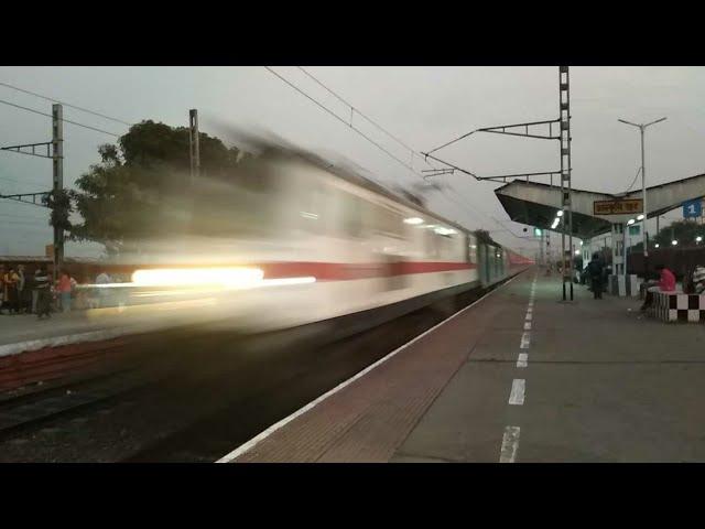 Dangerous Howrah - New Delhi Rajdhani Express Devastated Dankuni at Full Speed