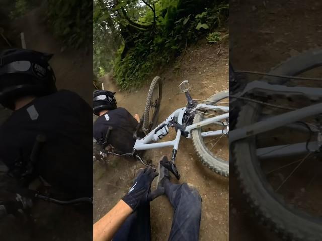 This is why you NEVER ride Carbon Mountain Bikes 