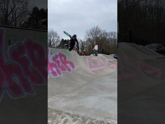 Le retour je repaît le bri #edit #skatepark #trotinettefreestyle #tricks #louvainlaneuve