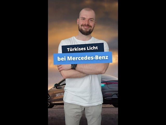 Türkises Licht bei Mercedes-Benz