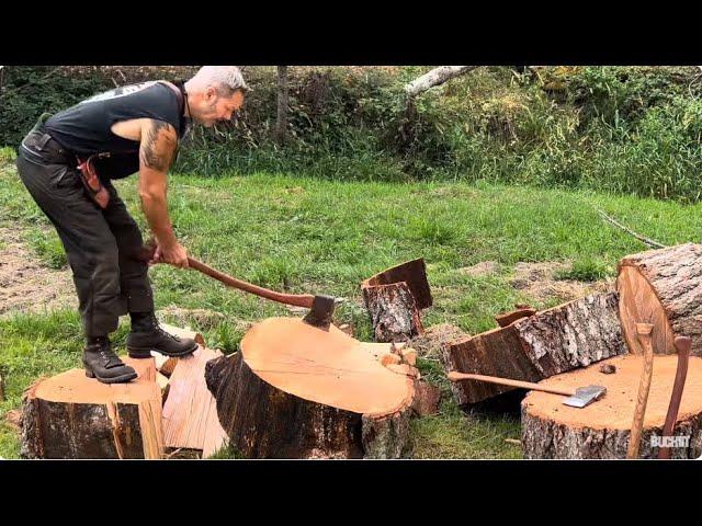 Worlds best wood splitting axe.