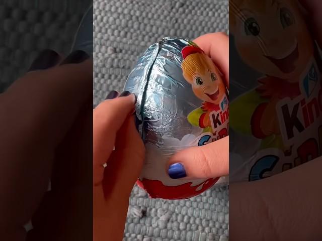 Kinder surprise maxi 2022 Christmas edition