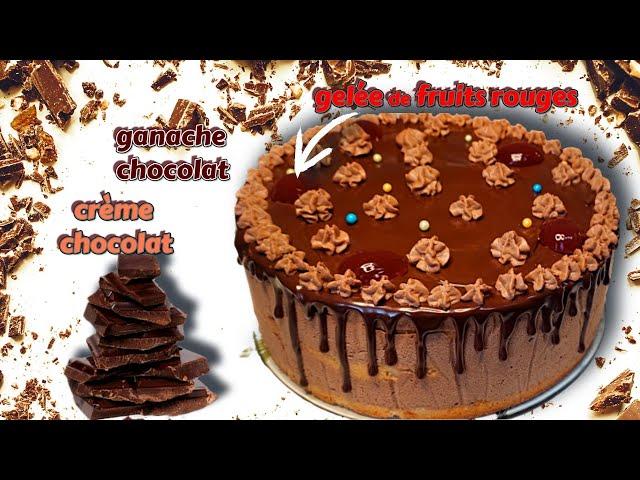 Recette de GATEAU au CHOCOLAT avec de la gelée aux fruits rouges