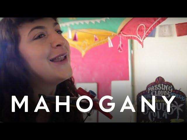 Lail Arad - Everybody's Moving To Berlin | Mahogany Session