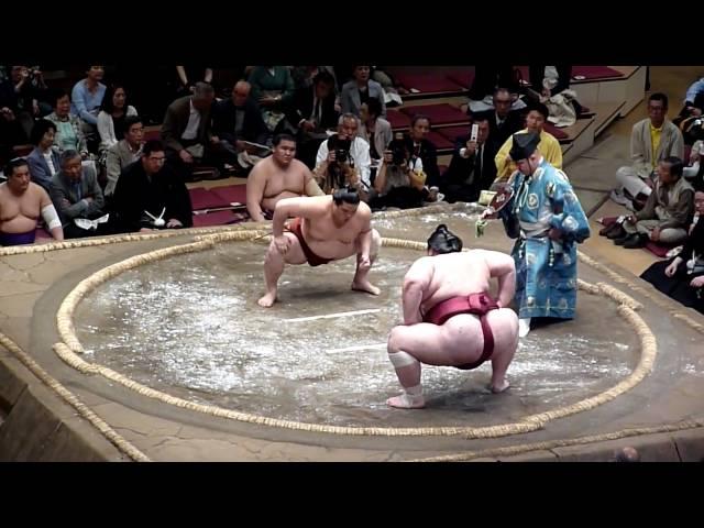 Sumo wrestling Kasugao vs Yamamotoyama