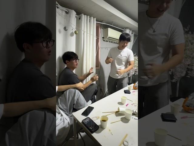 싸우다가 리버샷 갈기는 복서출신 친구 #복싱 #리버샷 #싸움 #야차룰 #대학생 #고등학생 #남고 #웃긴영상 #친구