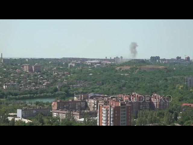 Потужний приліт по Донецьку. Пишуть, що влучило у завод Топаз