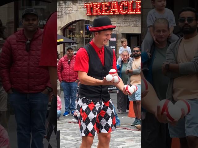 Juggling Street Performer At The Edinburgh Fringe