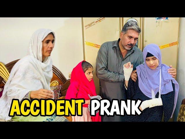 Accident Prank With Mom  || Mom Bohat Dar Gai  || Happy Punjabi Family