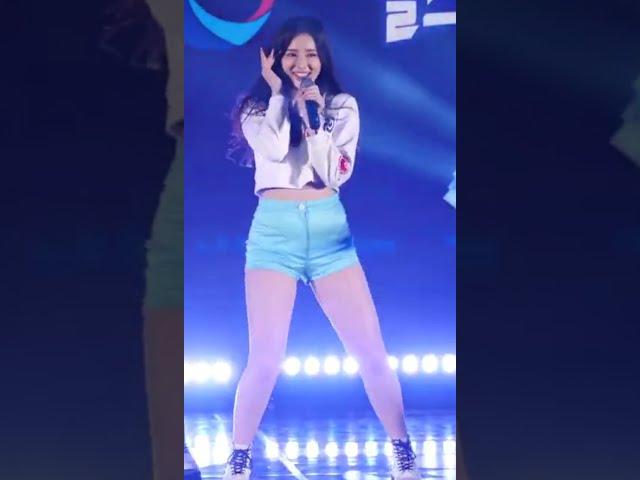 Cute Dance From Nancy Momoland