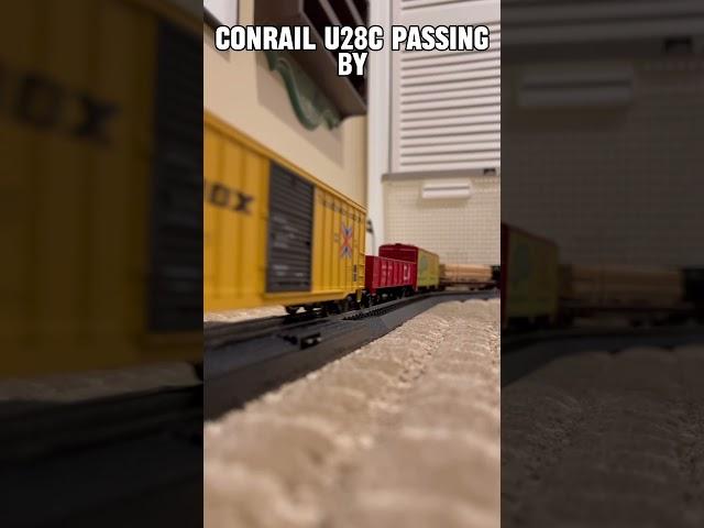 #conrail U28C passing by the camera #shorts #train #modeltrains #hoscale #hobby #railfan