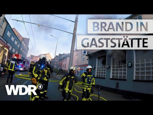 Ein Feuer droht auf Wohnungen überzugreifen | S06/E05 | Feuer & Flamme | WDR