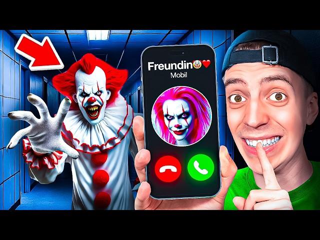 ich durchsuche HEIMLICH das HANDY vom HORROR CLOWN!  (gefährlich)