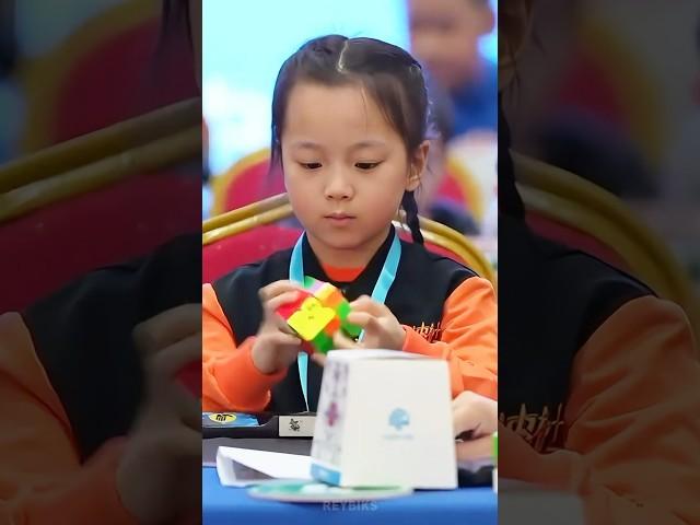 World’s Fastest Female Speedcuber! - Qixian Cao 