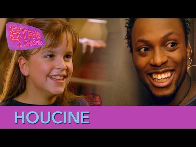 Houcine (Star Academy) libéré d'un ascenseur par une fan !  - Stars à domicile