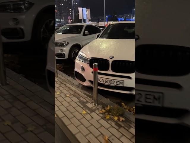 Стоянка только для авто BMW? #авто #автомобили #bmw