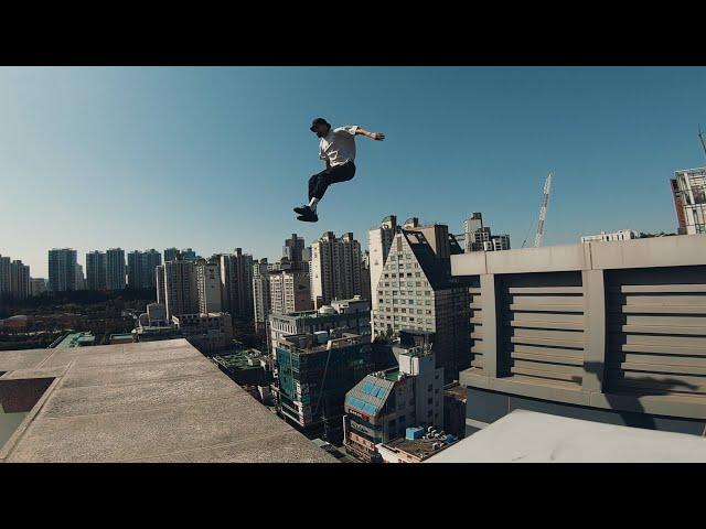 Double POV roof gap in South Korea 