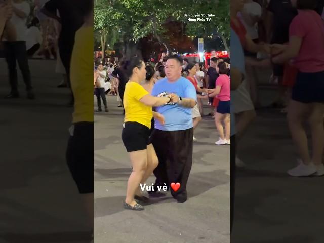 Vui vẻ trẻ trung tràn ngập năng lượng ️Bạn nam áo xanh đỉnh đấy  #youtubeshorts #dance #giaitri