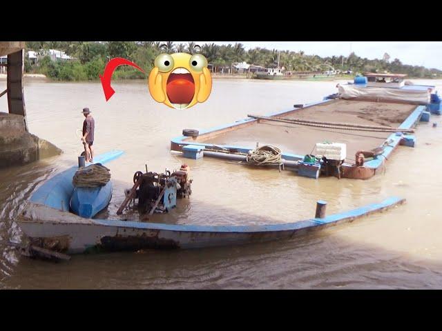 [706] The powerful wooden boat pulled the barge through the dam's gate