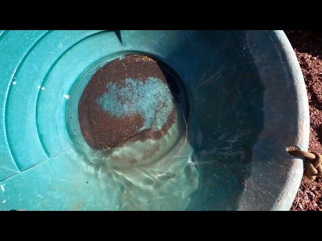 Gold Prospecting Panning in Arizona Crevice and Pan