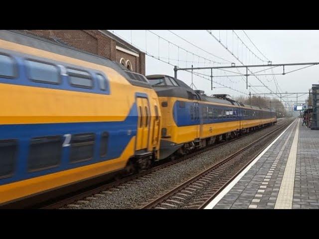 Uniek: NS VIRMm 8636 + ICMm 4236 op sleep komen als leegmat door Culemborg