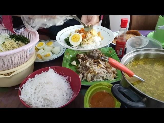 Makan siang dengan soto ala Ngawi| Mbak Ning Kartasura