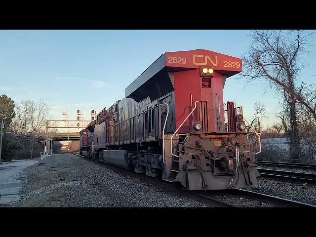 2 CNs On U125 At St Denis