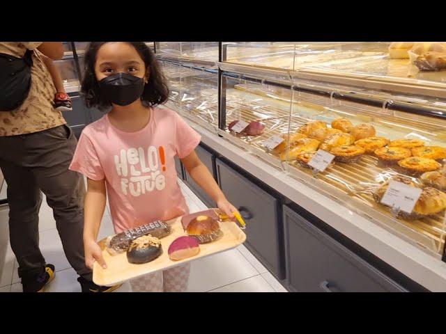 mama belanja roti..hehe