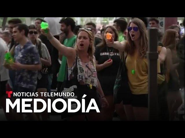 Protestan con pistolas de agua en Barcelona contra un problema "alarmante" | Noticias Telemundo